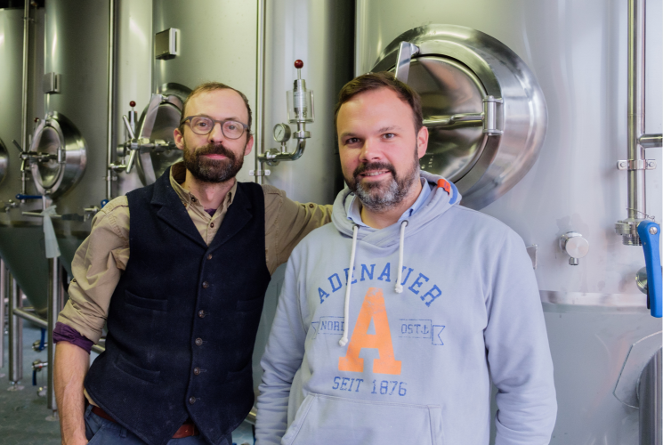 David Deilmann und Sebastian Holtmann in der Brauerei Das Dackel